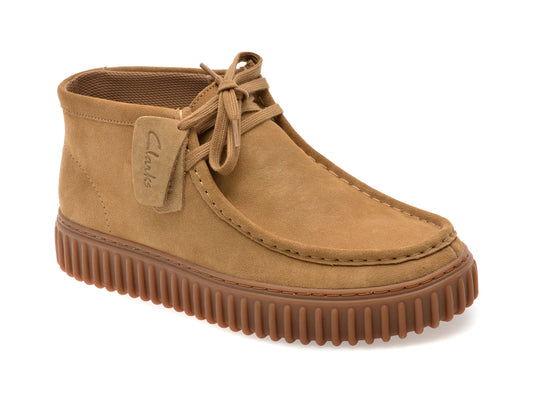 Ghete CLARKS bej, TORHILL HI, din piele intoarsa