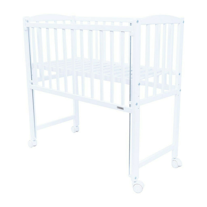 Patut din lemn bebe, 90x40 cm, Cu laterala culisanta, Cu roti, Certificat lemn FSC, Conform cu standardele de siguranta EN 716-1:2008, EN 716-2:2008, White, New Baby, Mateo