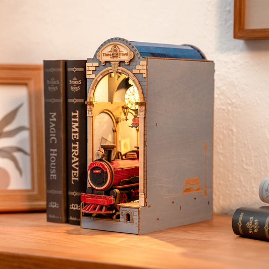 Book Nook. Puzzle 3D - Cotor de Carte DIY - Calatoria in Timp - Robotime